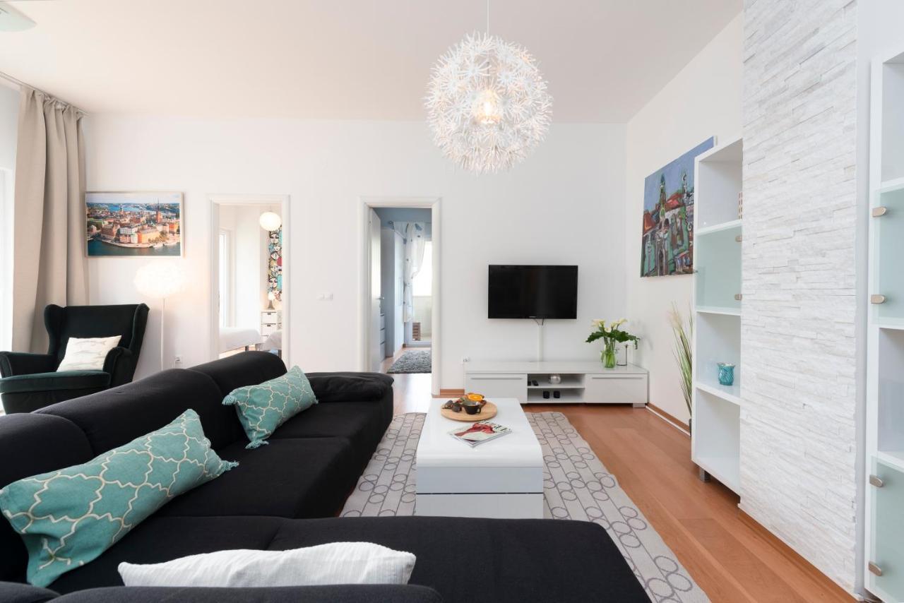 Adrian Apartament