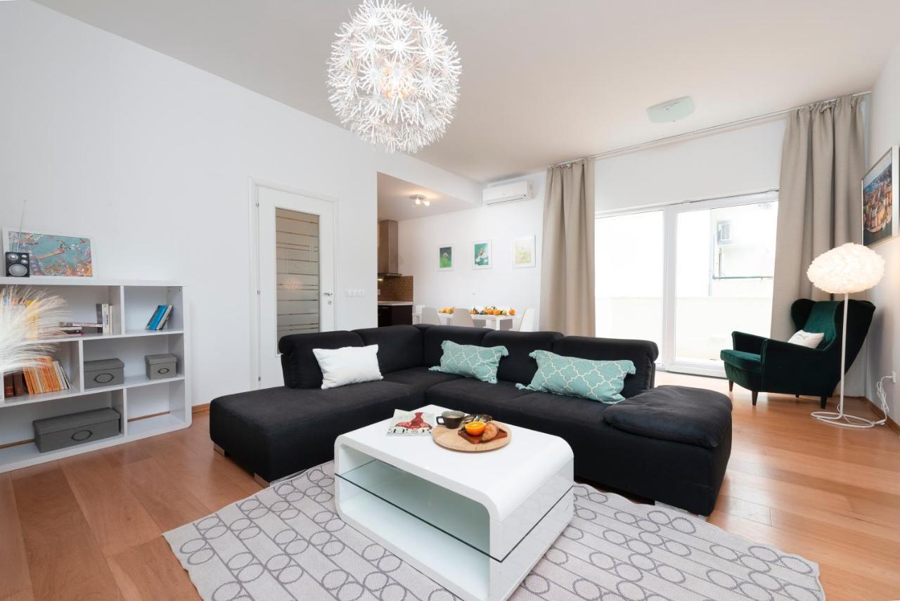 Adrian Apartament *