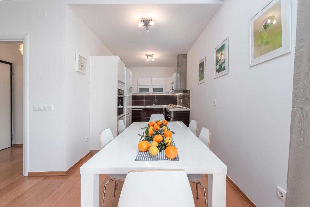 Adrian Apartament *